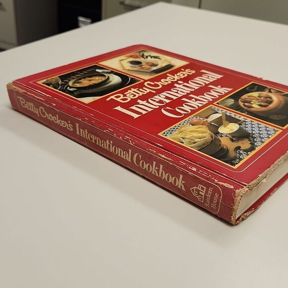 Betty Crocker's International Cookbook 1980 - Picture 3 of 12